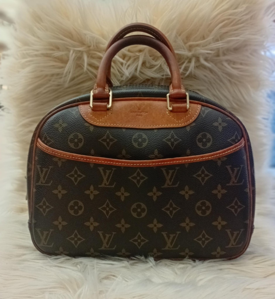Louis Vuitton Trouville Handbag in Monogram Canvas (حقيبة يد لويس فويتون تروفيل مصنوعة من قماش مونوغرام)