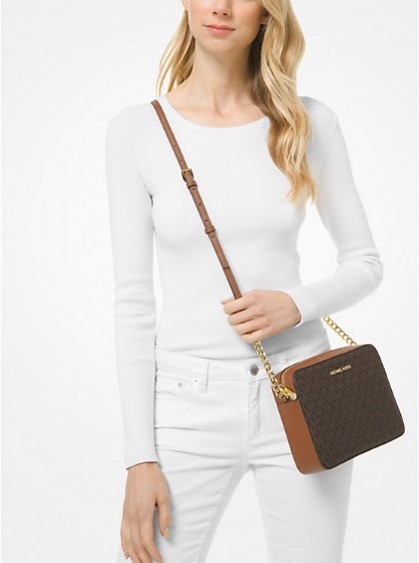 Michael Kors Jet Set Large Printed Logo Crossbody Bag (Brown) (حقيبة كروس بودي كبيرة مطبوعة بشعار مايكل كورس جيت سيت (بنية))