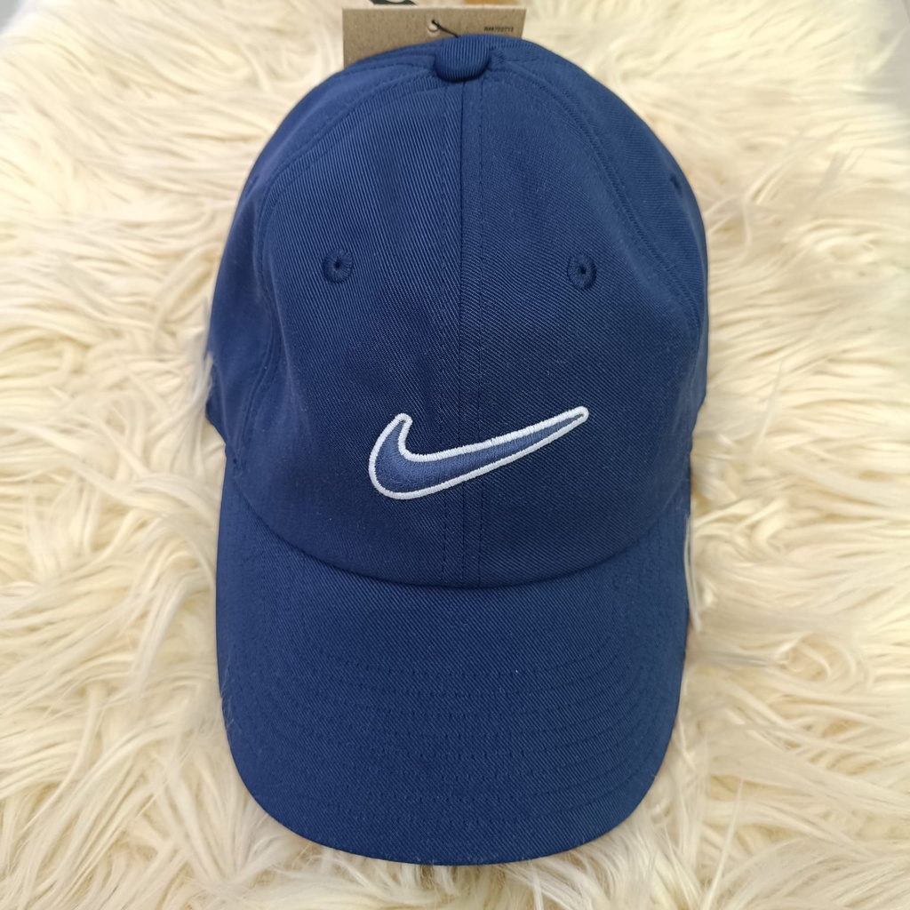 Nike Club Unstructured Swoosh Cap "Midnight Navy/White" S/M (قبعة Nike Club غير المنظمة ذات الشعار "Midnight Navy/White" مقاس/متوسط)