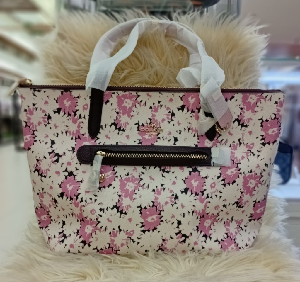 Coach Taylor Tote Bag Daisy Print Chalk (حقيبة تسوق من ماركة كوتش تايلور، مزينة بطبعة زهور الأقحوان، مع طباشير.)