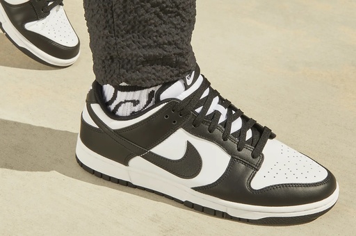 Nike Dunk Low Retro "Panda" US8.5M/US10W/Eur42 (حذاء نايكي دانك لو ريترو "باندا" مقاس 8.5 أمريكي للرجال / 10 أمريكي للنساء / 42 أوروبي)